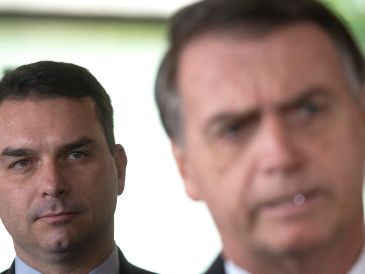 Jair Bolsonaro manifiesta que designar a su hijo como su sucesor es "una decisión consciente, legítima y amparada en el deseo de preservar la representación de aquellos que confiaron" en él. EFE/ARCHIVO