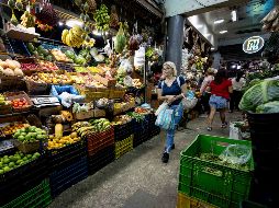 La mayoría de los clientes, indicó, pagan con tarjeta de débito los precios que ella fija en dólares, pero que cobra en bolívares a la tasa oficial del Banco Central de Venezuela (BCV).  EFE/ARCHIVO