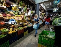 La mayoría de los clientes, indicó, pagan con tarjeta de débito los precios que ella fija en dólares, pero que cobra en bolívares a la tasa oficial del Banco Central de Venezuela (BCV).  EFE/ARCHIVO