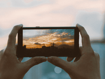 Tanto Samsung como Apple apuestan por estrategias distintas. UNSPLASH / C. LE