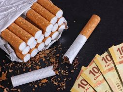 Las tiendas ya han empezado a recibir las listas de precios que deberán pagar los fumadores el año próximo. ESPECIAL / CANVA