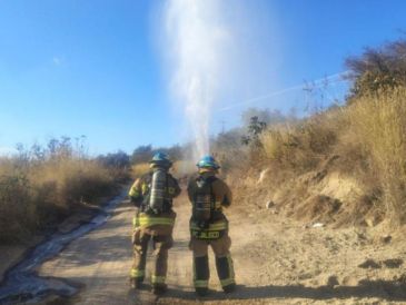 El derrame de hidrocarburo generó cierres preventivos y labores de contención para evitar riesgos a la población. CORTESÍA