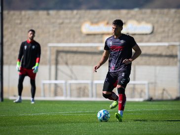 Atlas tomó el control del partido desde los primeros minutos, apostando por la posesión del balón y una presión alta que complicó la salida de los universitarios. ESPECIAL / Atlas FC
