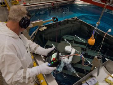 Aunque la planta nuclear mantiene sus seis reactores en parada fría y no produce electricidad, necesita un suministro externo constante para refrigerar el combustible y evitar el riesgo de fusión de sus núcleos. EFE/Archivo