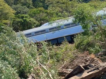 Se solicitó el apoyo de ambulancias para el rescate de personas lesionadas tras el incidente. ESPECIAL / SUN