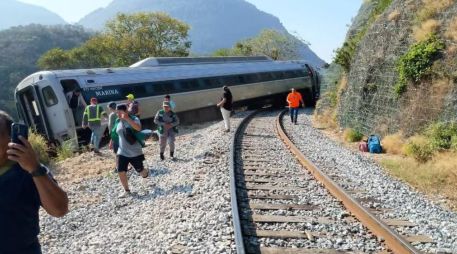 El descarrilamiento ocurrió entre las poblaciones de Chívela y Nizanda, en el kilómetro Z-230+290, con dirección al municipio de Matías Romero Avendaño, sobre la Línea Z. ESPECIAL / SUN