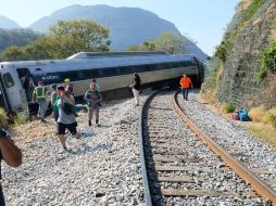 El descarrilamiento ocurrió entre las poblaciones de Chívela y Nizanda, en el kilómetro Z-230+290, con dirección al municipio de Matías Romero Avendaño, sobre la Línea Z. ESPECIAL / SUN