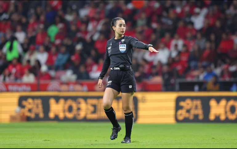 García Mendoza se convirtió en una figura recurrente no solo en la Liga MX Femenil, sino que derribó los muros de género en la rama varonil del futbol mexicano. IMAGO7.