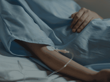 Este caso dejó en evidencia cómo los festejos decembrinos, caracterizados por abundantes platillos y bebidas, pueden provocar afectaciones gastrointestinales cuando no se moderan las cantidades. CANVA