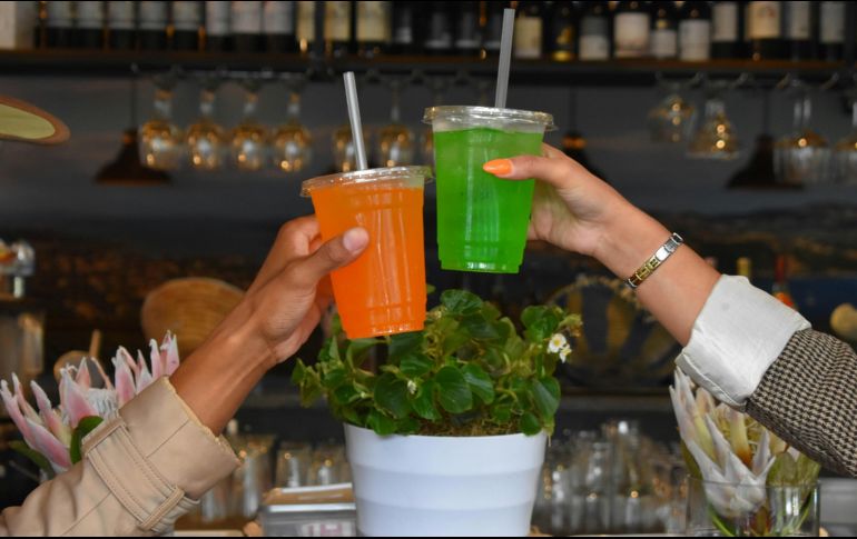 En el año 2021 en Francia se prohibieron los popotes, los cubiertos y los palitos de plástico desechables. Unsplash