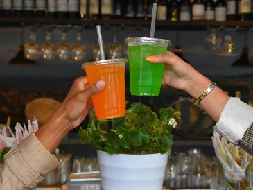 En el año 2021 en Francia se prohibieron los popotes, los cubiertos y los palitos de plástico desechables. Unsplash