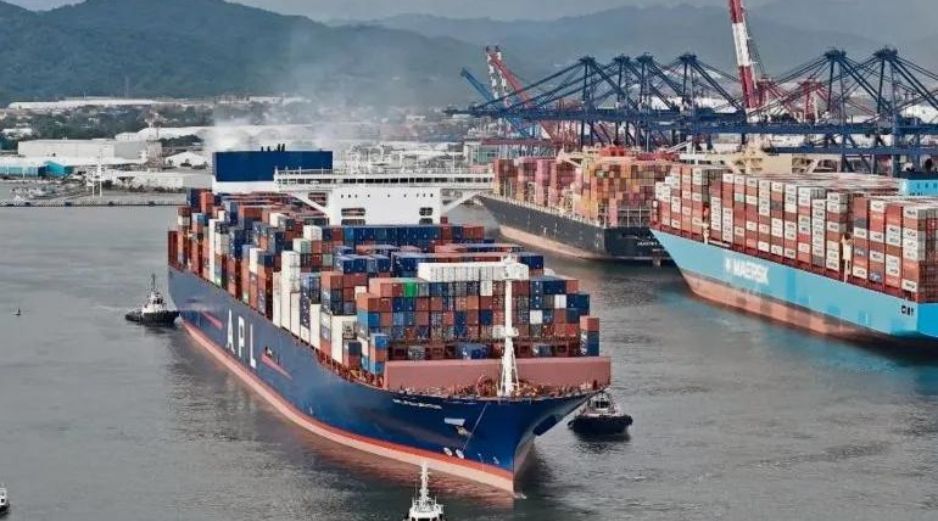 El paquete arancelario tiene como objetivo central el proteger los más de 350 mil empleos en industrias afectadas por las importaciones de países con los que no se tiene tratado comercial. AFP/ Archivo