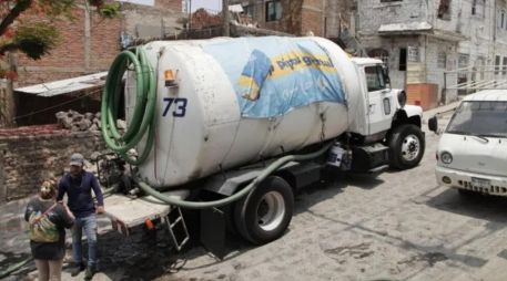 Para solicitar el servicio de pipas gratuitas se debe realizar a través de Siapatel. También se puede hacer por medio de las redes sociales del Siapa, donde se brindará atención y seguimiento a los reportes. ESPECIAL / Siapa