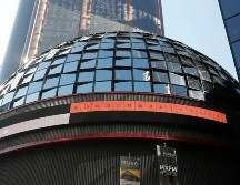 En la jornada, el peso mexicano se depreció un 0.15 % frente al dólar, al cotizar en 17.99 unidades por billete verde, frente a los 17.97 en la jornada anterior, según datos del Banco de México. EFE / ARCHIVO