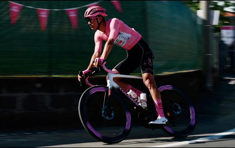Del Toro encarna la esperanza de una generación que ve en él la prueba de que México puede competir y triunfar en los escenarios más exigentes del deporte internacional. AFP/ Archivo