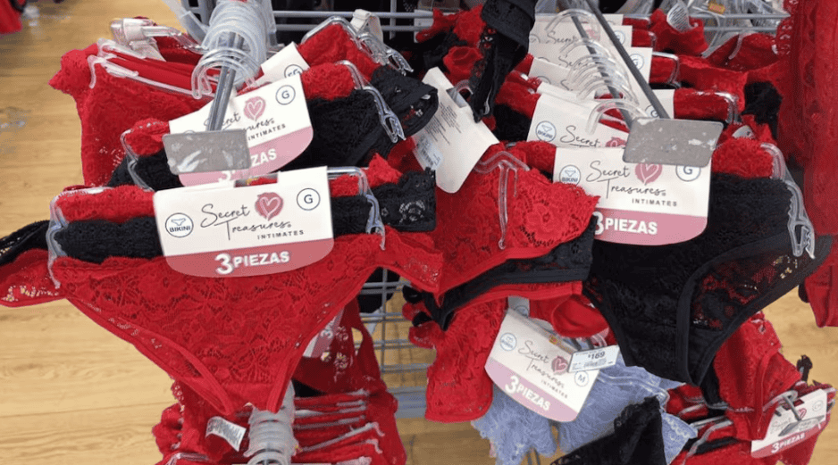 Los precios de las prendas varían entre 50 y 200 pesos, dependiendo del diseño y el material. SUN / J. RAMÍREZ