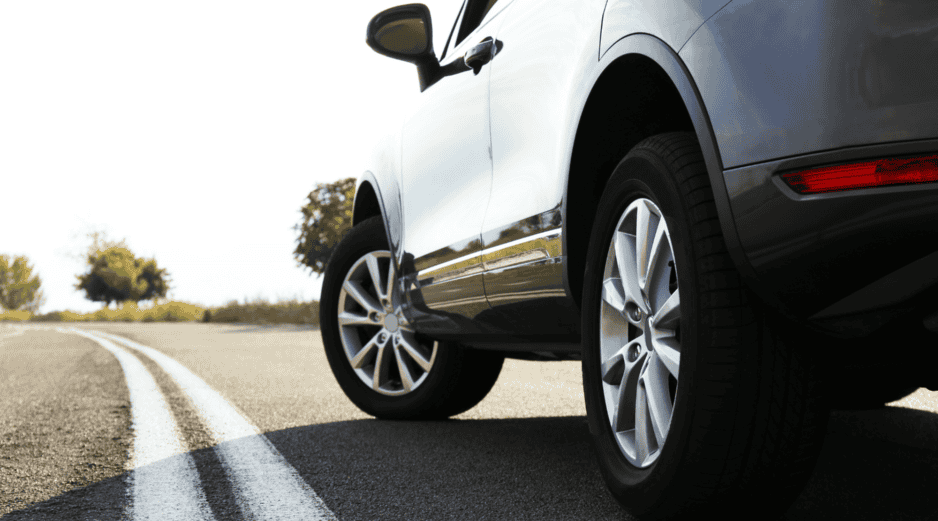 El puntaje no solo considera la cantidad de fallas, sino también su impacto en la seguridad, el costo de propiedad y la experiencia cotidiana del usuario.  CANVA