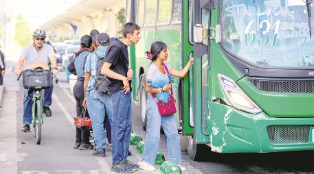 En una primera etapa, la Tarjeta Única estará dirigida a estudiantes, adultos mayores, personas con discapacidad y otros grupos en situación de vulnerabilidad. Posteriormente, estará disponible para toda la población interesada. EL INFORMADOR