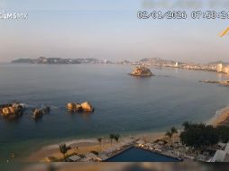 En las imágenes se observan las playas de la Bahía de Acapulco, el interior de viviendas sacudiéndose, así como derrumbes en diferentes zonas. X / @webcamsdemexico