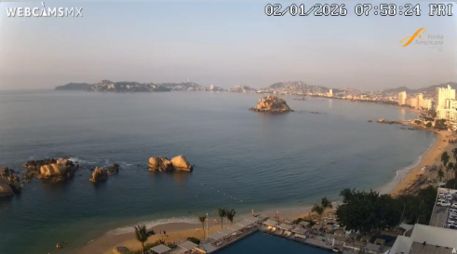 En las imágenes se observan las playas de la Bahía de Acapulco, el interior de viviendas sacudiéndose, así como derrumbes en diferentes zonas. X / @webcamsdemexico