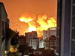 Las imágenes comenzaron a circular la madrugada de este sábado 3 de enero, sin que se tenga información oficial sobre el origen de las explosiones. ESPECIAL