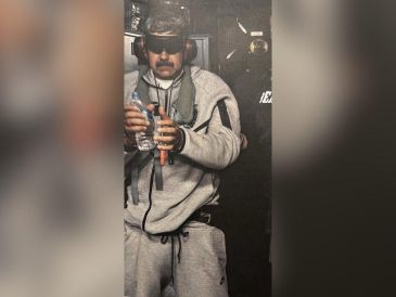 El mandatario de Venezuela, Nicolás Maduro, bajó este sábado del avión militar Boeing 757 que lo llevó a Nueva York con esposas colocadas y bajo un fuerte despliegue de seguridad. EFE