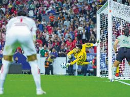 Camilo Vargas se erigió como el más destacado de los zorros al atajar el disparo de Roberto Alvarado. IMAGO7