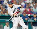 El nipón, seleccionado seis veces para el Juego de Estrellas, tiene un promedio de .277 con 248 jonrones y 717 carreras impulsadas en 11 temporadas en la liga japonesa. AP