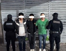 Los detenidos, identificados como Jesús ‘N’, Miguel ‘N’ y Ángel ‘N’ de 23, 24 y 42 años de edad, respectivamente, fueron puestos a disposición de un agente de la Fiscalía General de la República. ESPECIAL/Policía de Jalisco