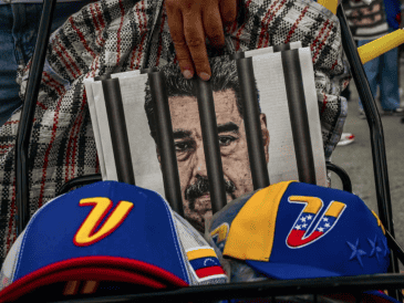 En el escrito se describe a Venezuela, país liderado hasta ayer por Maduro, como una región geográficamente privilegiada para los traficantes de drogas. AFP / G. VIERA