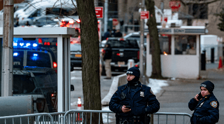 A la llegada de Maduro a Estados Unidos, fue conducido en un convoy compuesto por cinco vehículos y bajo una fuerte escolta policial. EFE / A. Colmenares