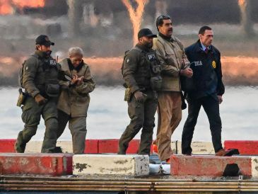 "Soy el presidente de Venezuela y me considero un prisionero de guerra. Fui capturado en mi casa en Caracas", afirmó Maduro. EFE/EPA/Stringer