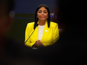 Fotografía de Delcy Rodríguez durante una conferencia de prensa en el palacio presidencial de Miraflores en Caracas, Venezuela. AP/A. Cubillos