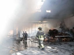 El fuego provenía de uno de los camiones revolvedores de la concretera en Tlaquepaque. SUN/ARCHIVO