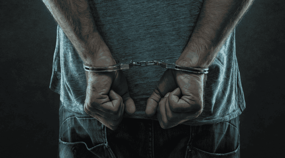 Al no poder comprobar la legal posesión de los objetos religiosos, los tres hombres, de 48, 38 y 20 años de edad, fueron detenidos. ESPECIAL