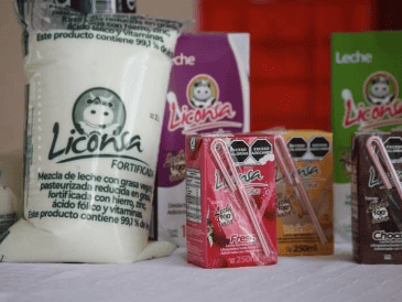 La leche proporcionada es fortificada con minerales y vitaminas esenciales, ayudando a combatir la anemia y fortaleciendo el sistema inmunológico. CORTESÍA