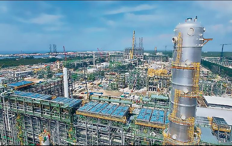 La Refinería Dos Bocas enfrenta juicios laborales y administrativos, con pérdidas estimadas por indemnizaciones y pagos pendientes. ESPECIAL