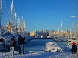 El servicio meteorológico nacional de Francia, Meteo France, indicó que grandes partes del norte y oeste de Francia, incluida la región de París, estaban en alerta por nieve y hielo negro. AFP/ ARCHIVO
