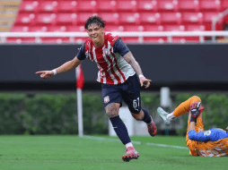 Su estreno en el futbol profesional se dio en el Torneo Clausura 2024, cuando fue alineado como titular en el duelo frente a los Bravos de Juárez.  IMAGO7