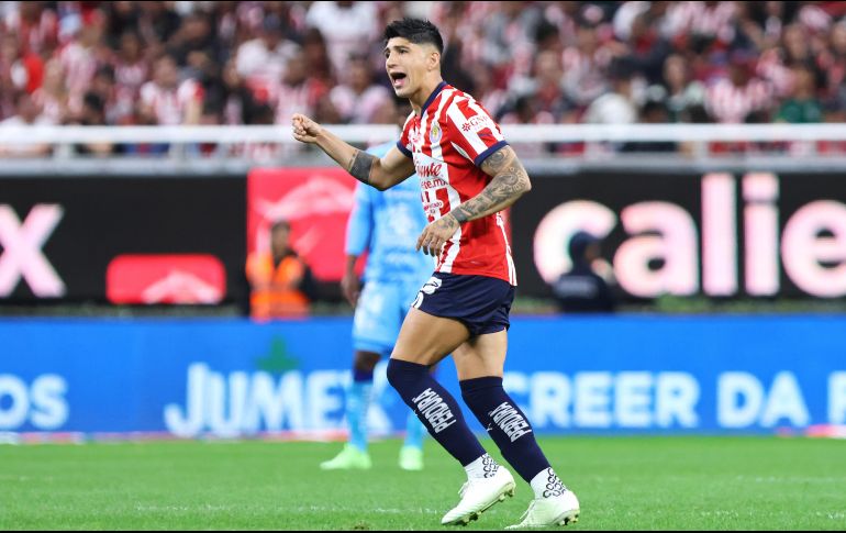 Aunque la directiva de Chivas continúa trabajando para encontrarle acomodo en otro equipo, el principal obstáculo sigue siendo el elevado salario que percibe el futbolista. IMAGO7