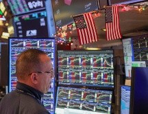 Al cierre de la sesión en el parqué neoyorquino, y coincidiendo con una comparecencia de prensa de Trump, el Dow Jones perdió unos 870 puntos, hasta 48.488. EFE / ARCHIVO