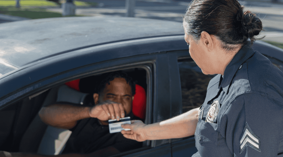 La licencia de conducir no solo es un trámite, también garantiza que los conductores cumplan con los requisitos de seguridad vial. CANVA
