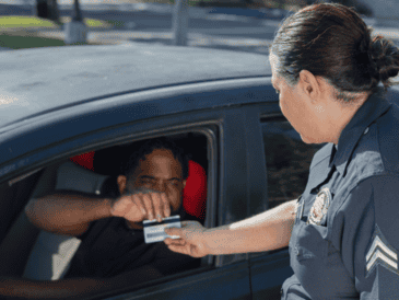 La licencia de conducir no solo es un trámite, también garantiza que los conductores cumplan con los requisitos de seguridad vial. CANVA