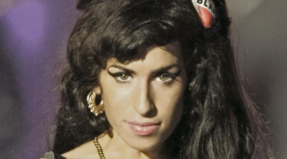 Amy Winehouse fue una de las voces más influyentes del soul contemporáneo, falleció en 2011 a los 27 años. AFP