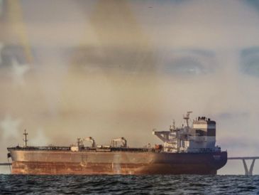 Kristi Noem, describió a la embarcación interceptada como parte de la llamada "flota fantasma". EFE / ARCHIVO