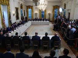 El presidente de Estados Unidos, Donald Trump, en reunión con ejecutivos de empresas petroleras y gasíferas en la Casa Blanca. EFE/J. Lo Scalzo