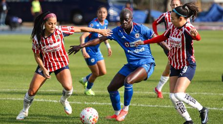 Las dos escuadras, que venían de ganar sus respectivas presentaciones en el año, tuvieron un duelo trabado y físico. IMAGO7.