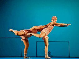 “Swim Swim: la danza clown más acuática” combina danza, humor y nado escénico en una propuesta para toda la familia. CORTESÍA