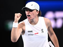 Iga Swiatek, la número 2 del mundo, venció a Coco Gauff para forzar un decisivo partido de dobles mixtos. EFE/A. Himbrechts