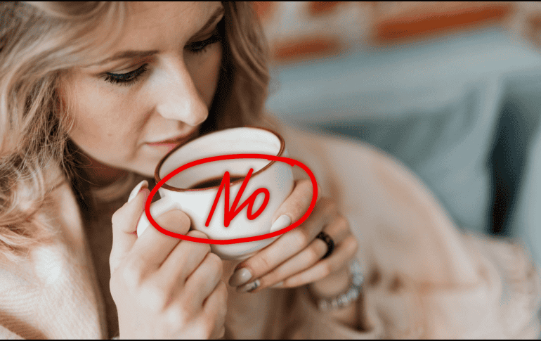 Tomar un vaso de agua antes del café es una acción simple que puede favorecer la hidratación, cuidar el sistema digestivo y contribuir a un consumo más consciente de cafeína. CANVA